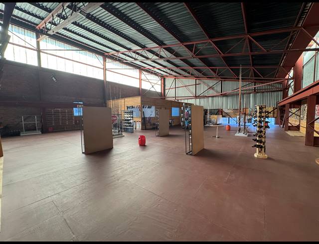 3,000M² WAREHOUSE FOR SALE IN LEA GLEN
